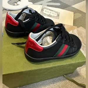Gucci baby shoes 5C